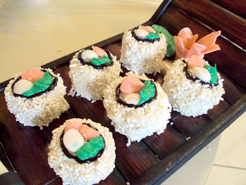 sushi cupcakes that look like nigiri