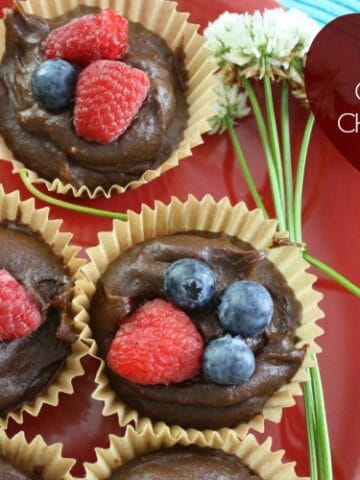 What's better than a chocolate cheesecake? A miniature vegan chocolate cheesecake, so you don't have to share!