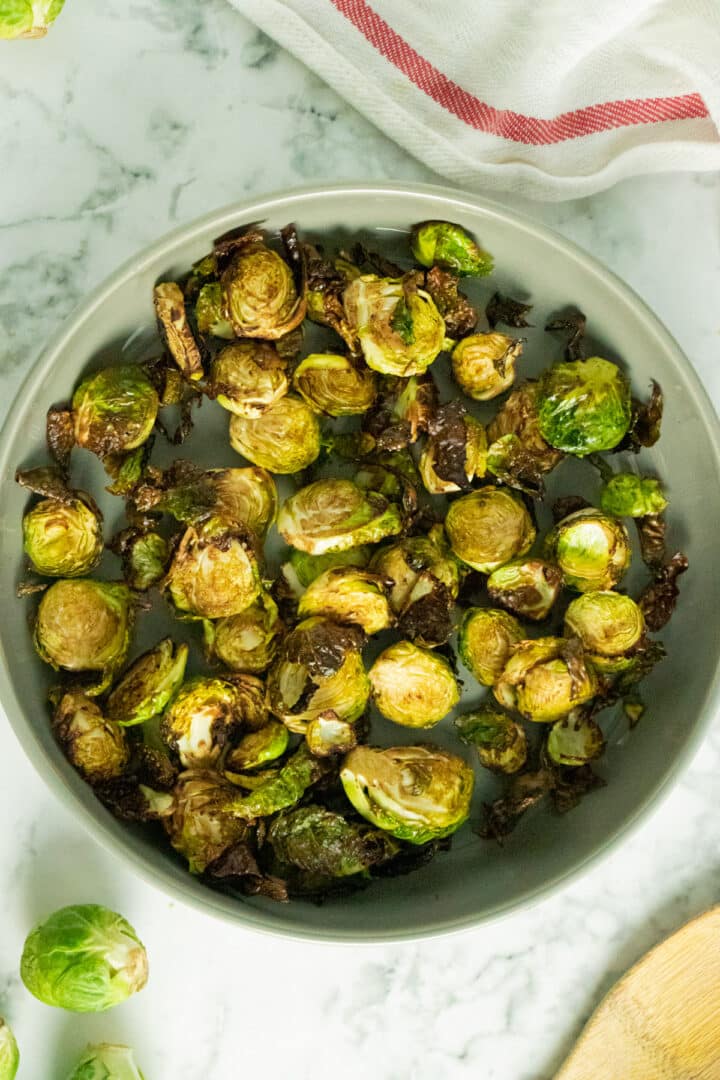 Crispy air fryer Brussels sprouts (oil free option)