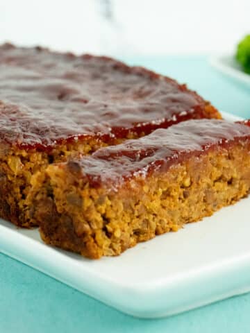 sliced lentil meatloaf, so you can see the texture of the inside