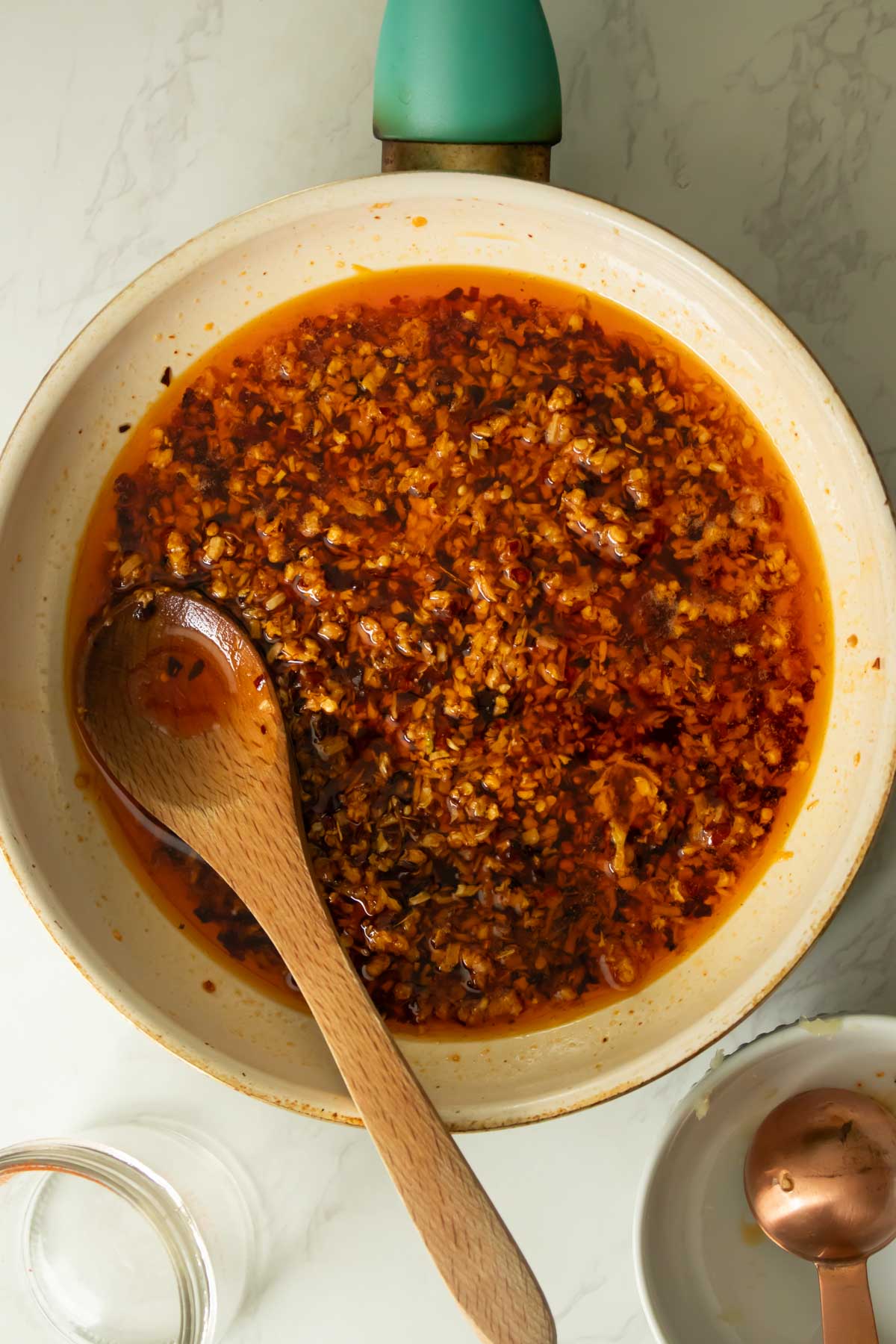 garlic in the pan after cooling